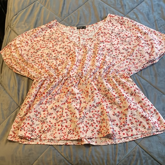 Cute blouse!! 1X - Picture 6 of 6